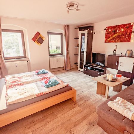 Famzi - Urlaubsmagie - Familienwohnung Mit Gemeinschaftsgarten, -Sauna & -Pool Sebnitz Exterior foto