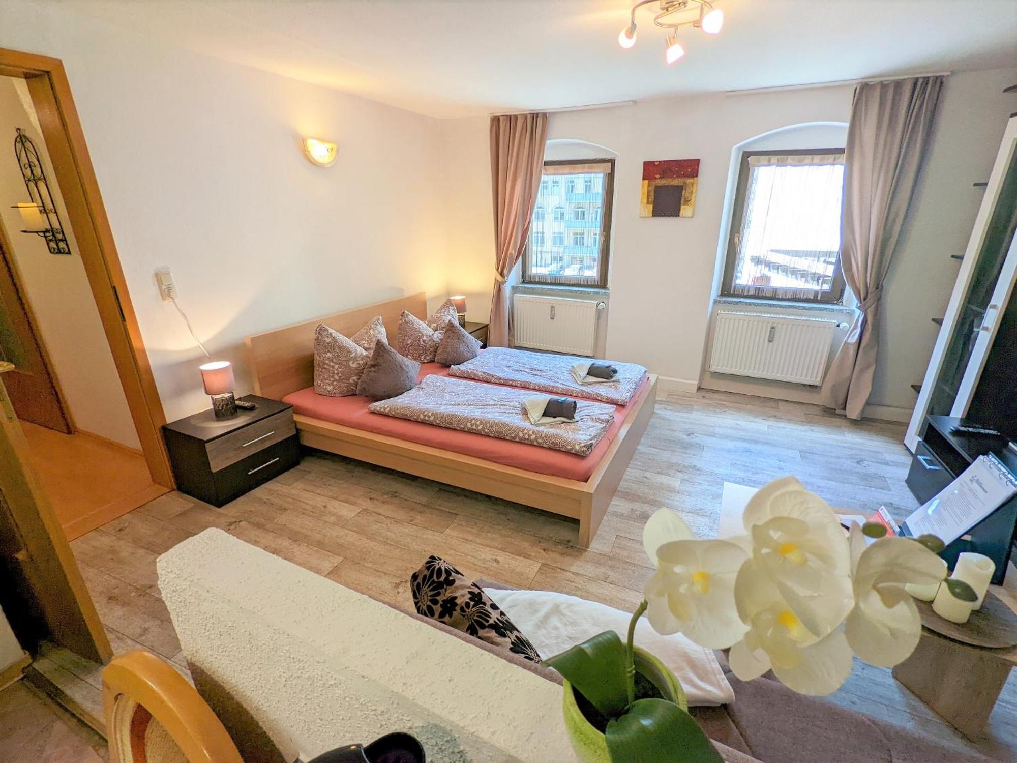 Famzi - Urlaubsmagie - Familienwohnung Mit Gemeinschaftsgarten, -Sauna & -Pool Sebnitz Exterior foto