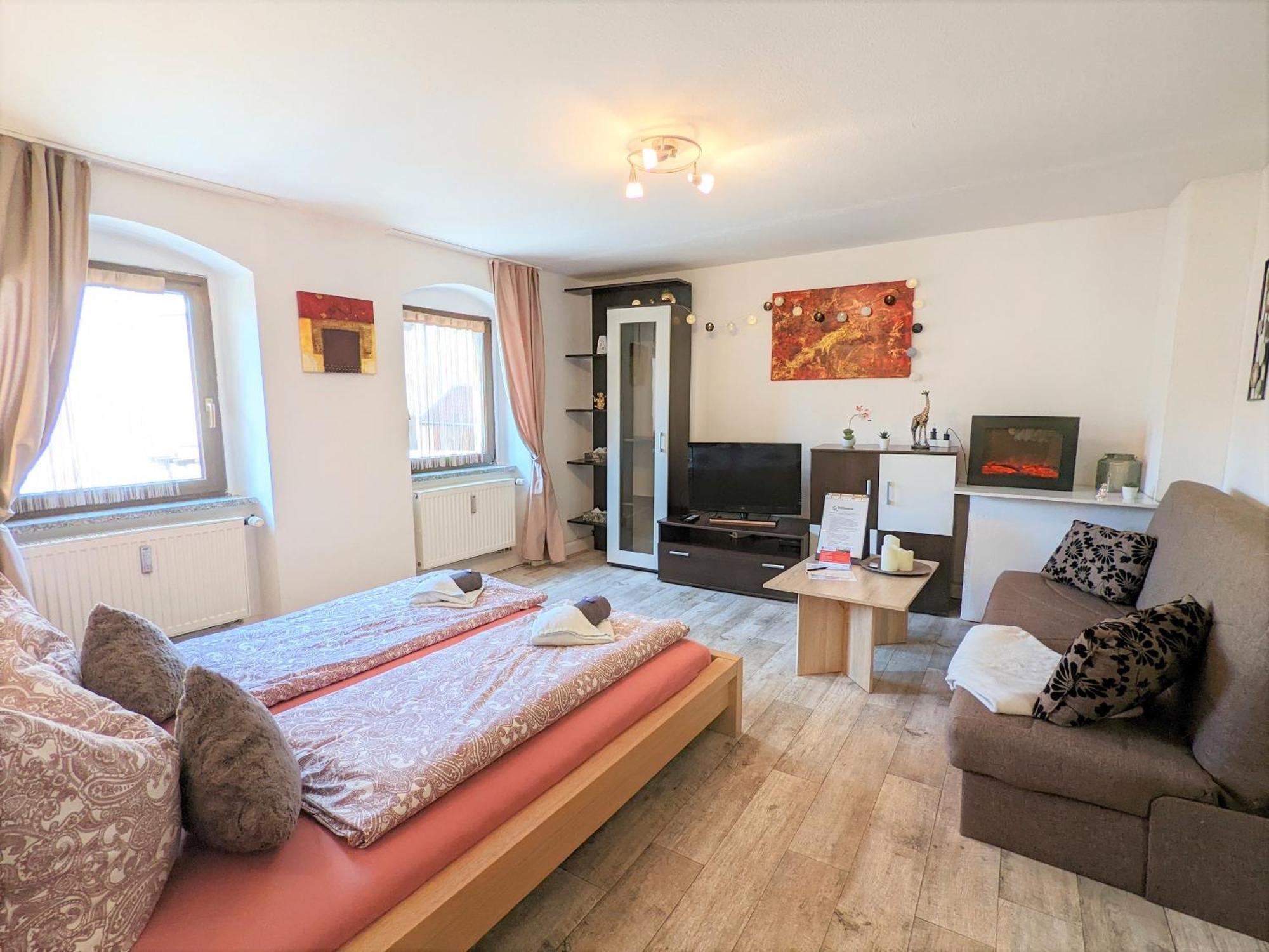 Famzi - Urlaubsmagie - Familienwohnung Mit Gemeinschaftsgarten, -Sauna & -Pool Sebnitz Exterior foto